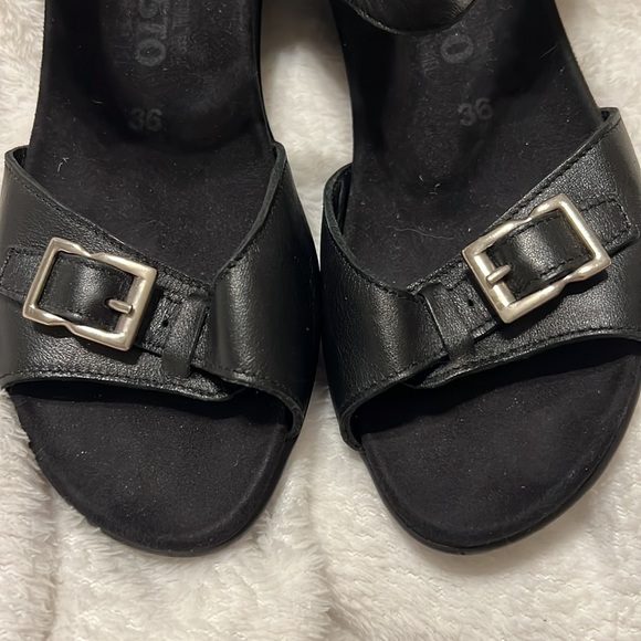 Mephisto black leather sandals buckle accent - Picture 3 of 12